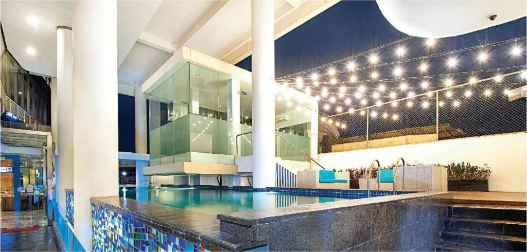 Blue Sky Hotel Petamburan Jakarta Exterior photo