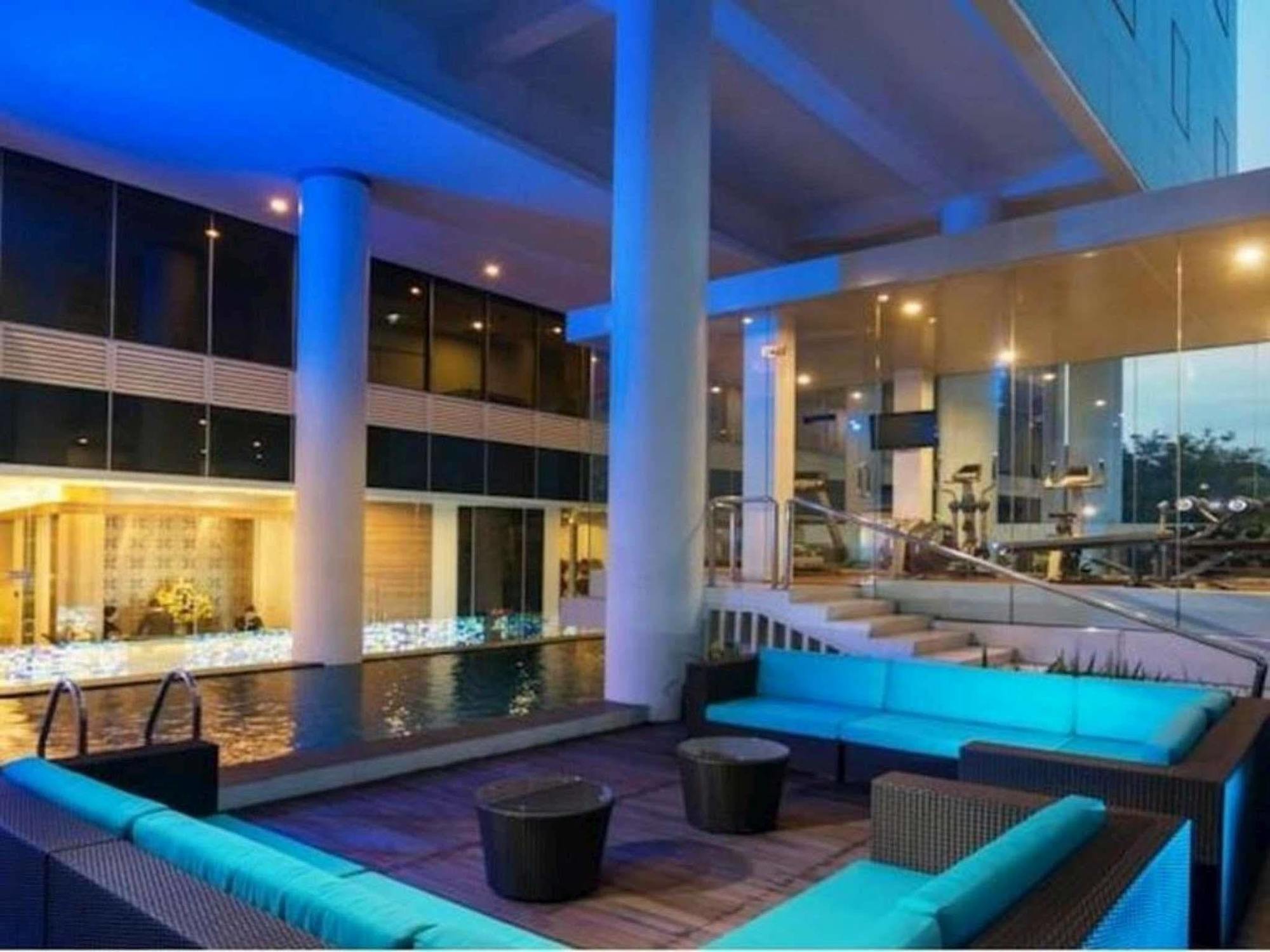 Blue Sky Hotel Petamburan Jakarta Exterior photo