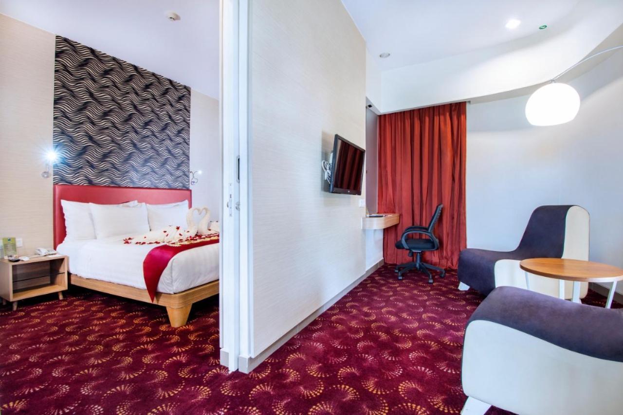 Blue Sky Hotel Petamburan Jakarta Exterior photo